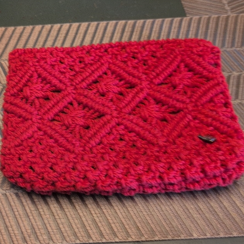 Designer UNO de 50 Red Textured Clutch